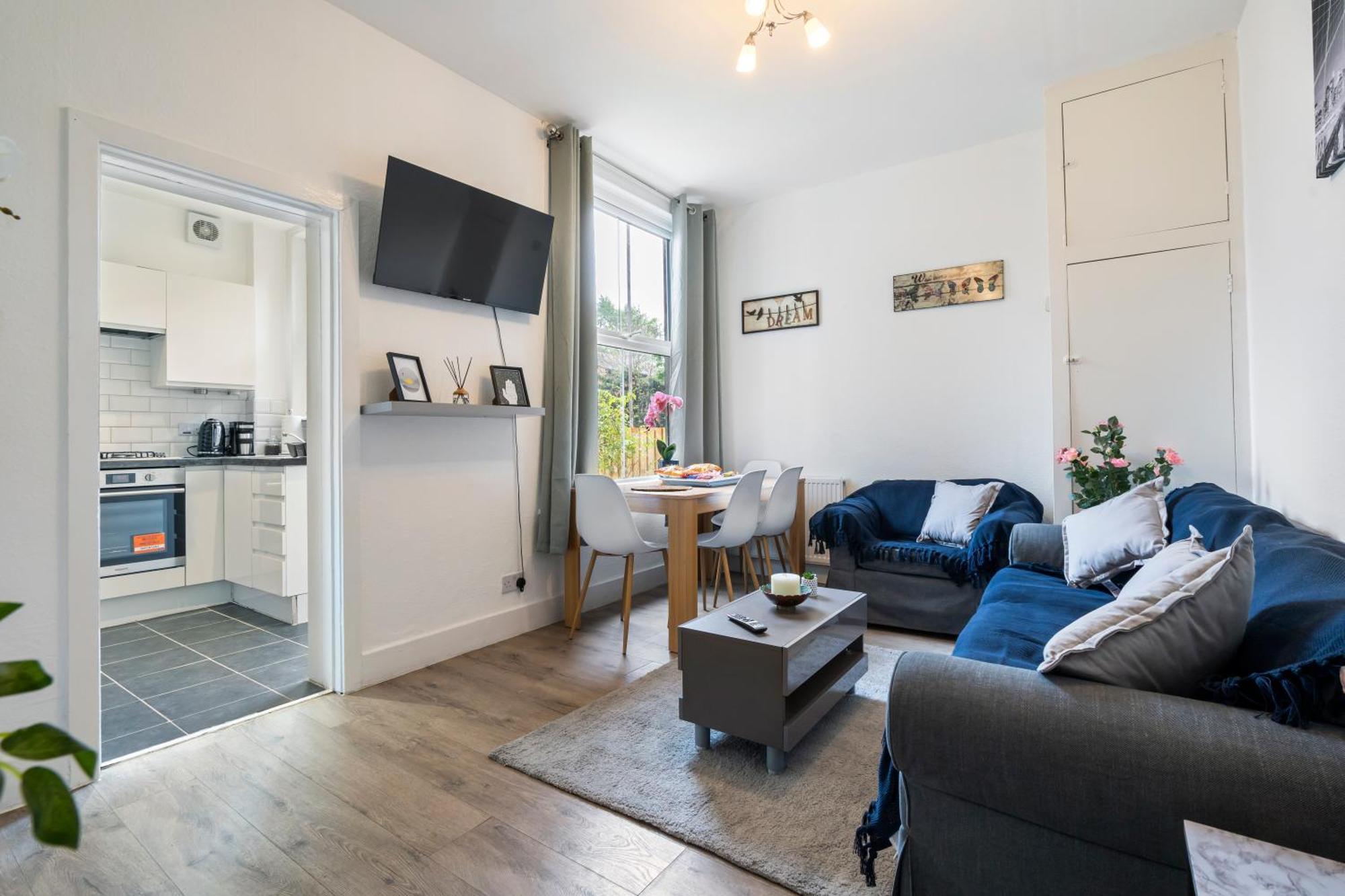 Modern 3 Bedroom Apartment In Wimbeldon Park London Eksteriør bilde