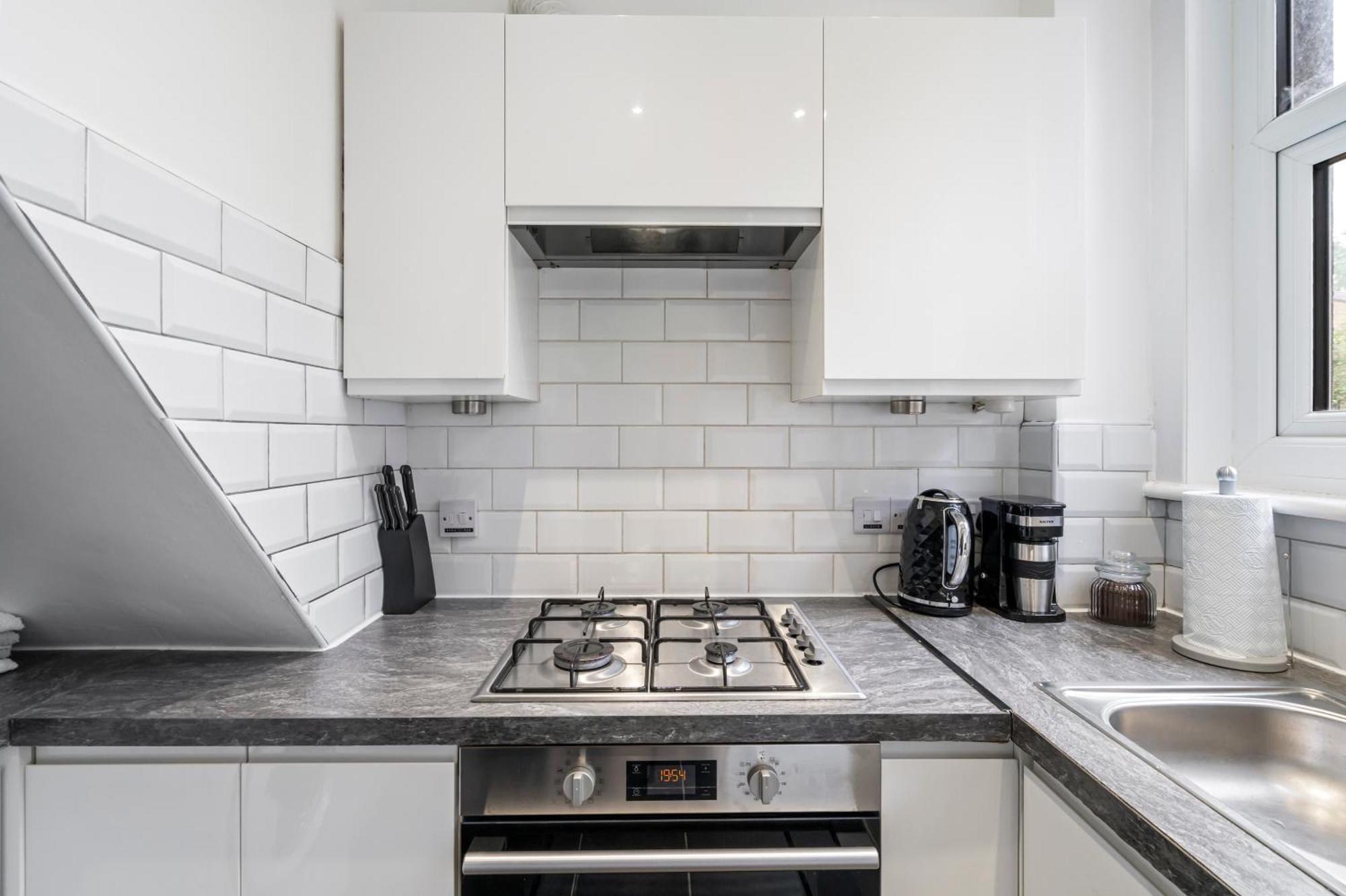 Modern 3 Bedroom Apartment In Wimbeldon Park London Eksteriør bilde