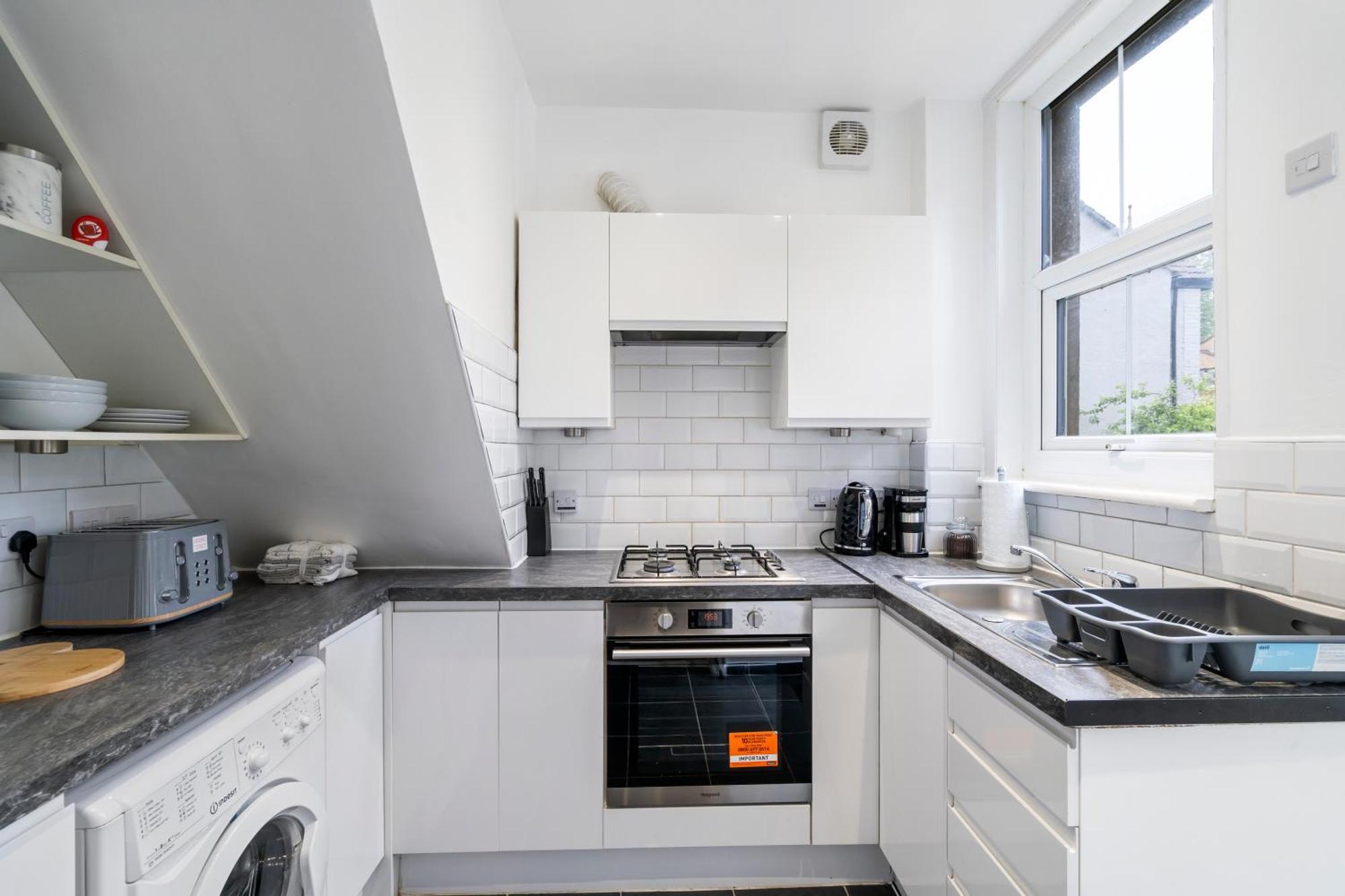 Modern 3 Bedroom Apartment In Wimbeldon Park London Eksteriør bilde