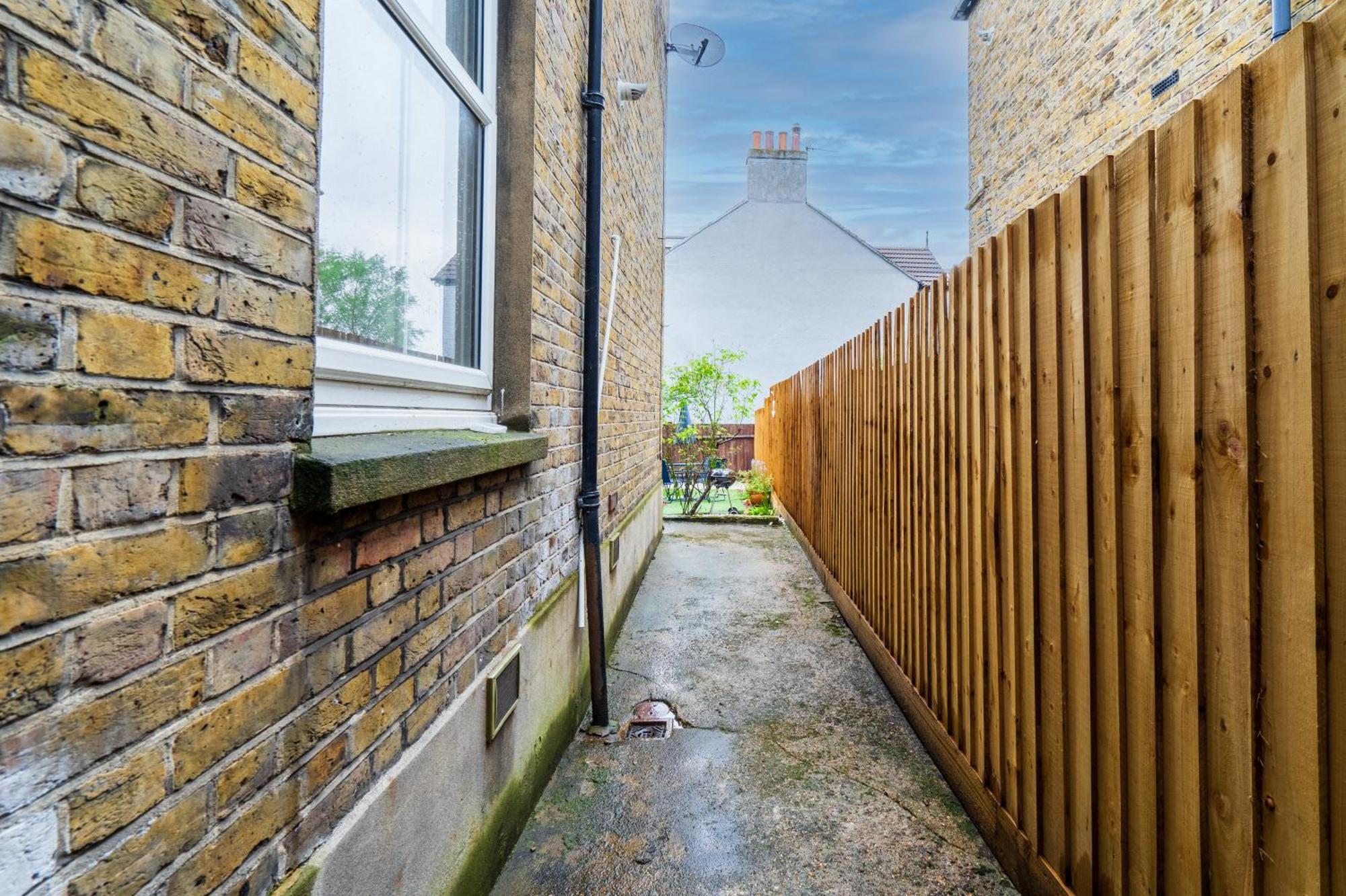 Modern 3 Bedroom Apartment In Wimbeldon Park London Eksteriør bilde